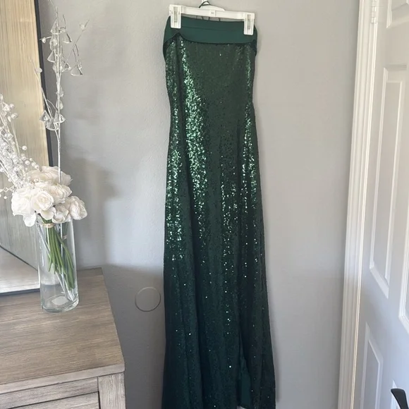Alter’d State Sequin Strapless Gown. Green. Size Medium. NWOT. - Picture 5 of 8